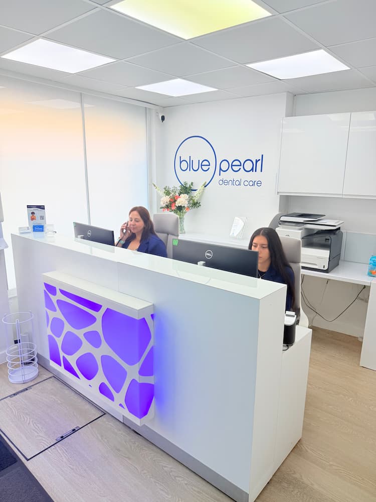 Recepcionista hispanohablante en consulta telef&oacute;nica